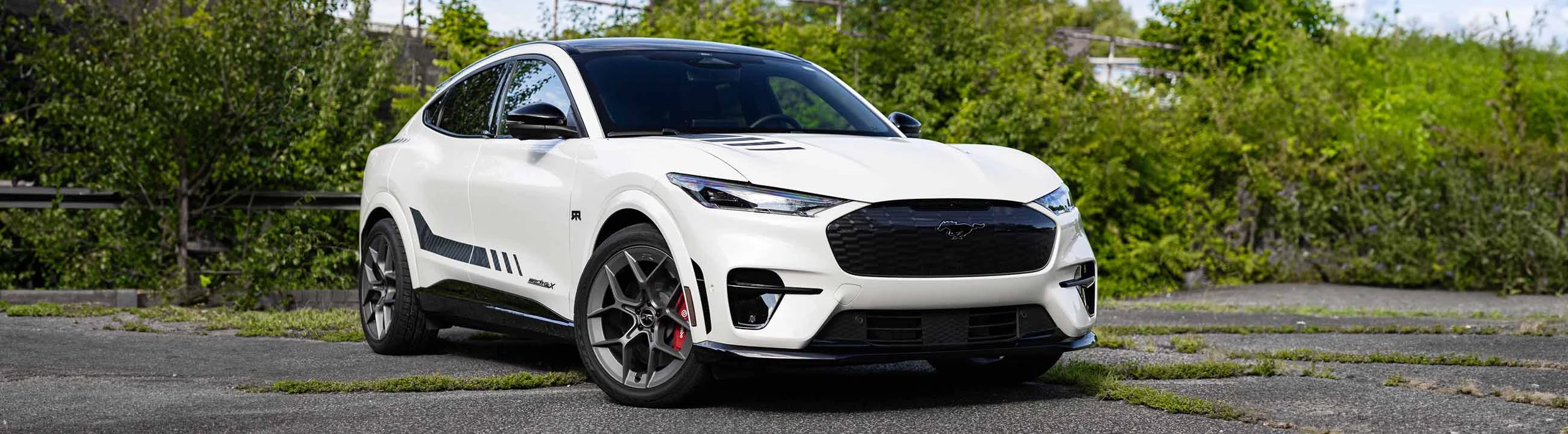 Mustang Mach-E RTR in oxford white