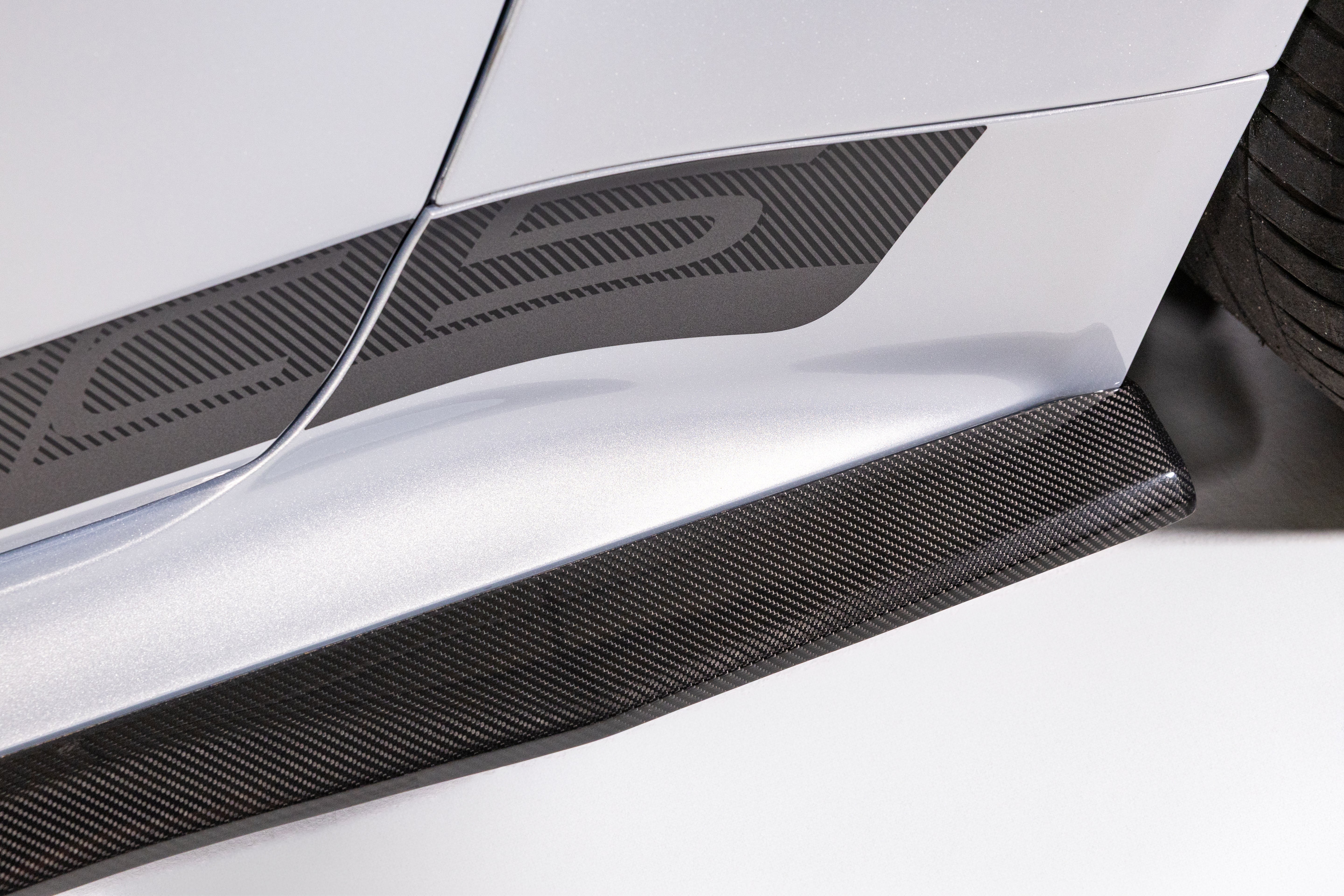 Carbon fiber details and vinyl graphic details on the 2026 Mustang RTR Spec 5