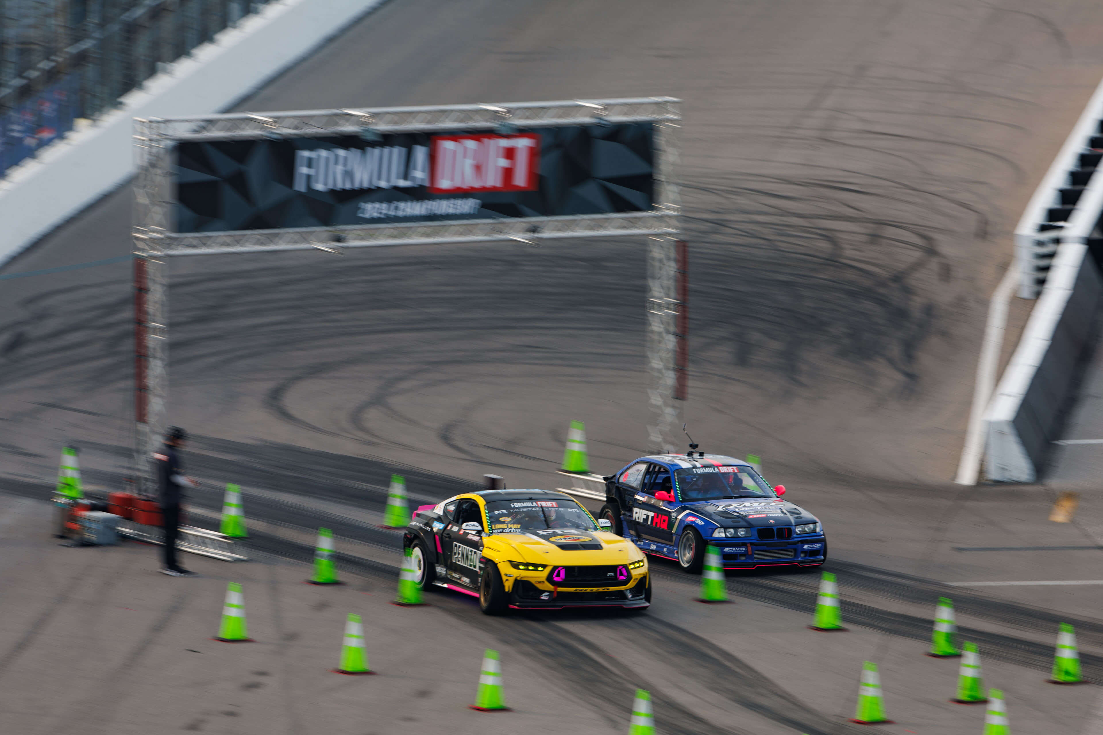 Ben Hobson starts his Top 32 battle against Adam LZ