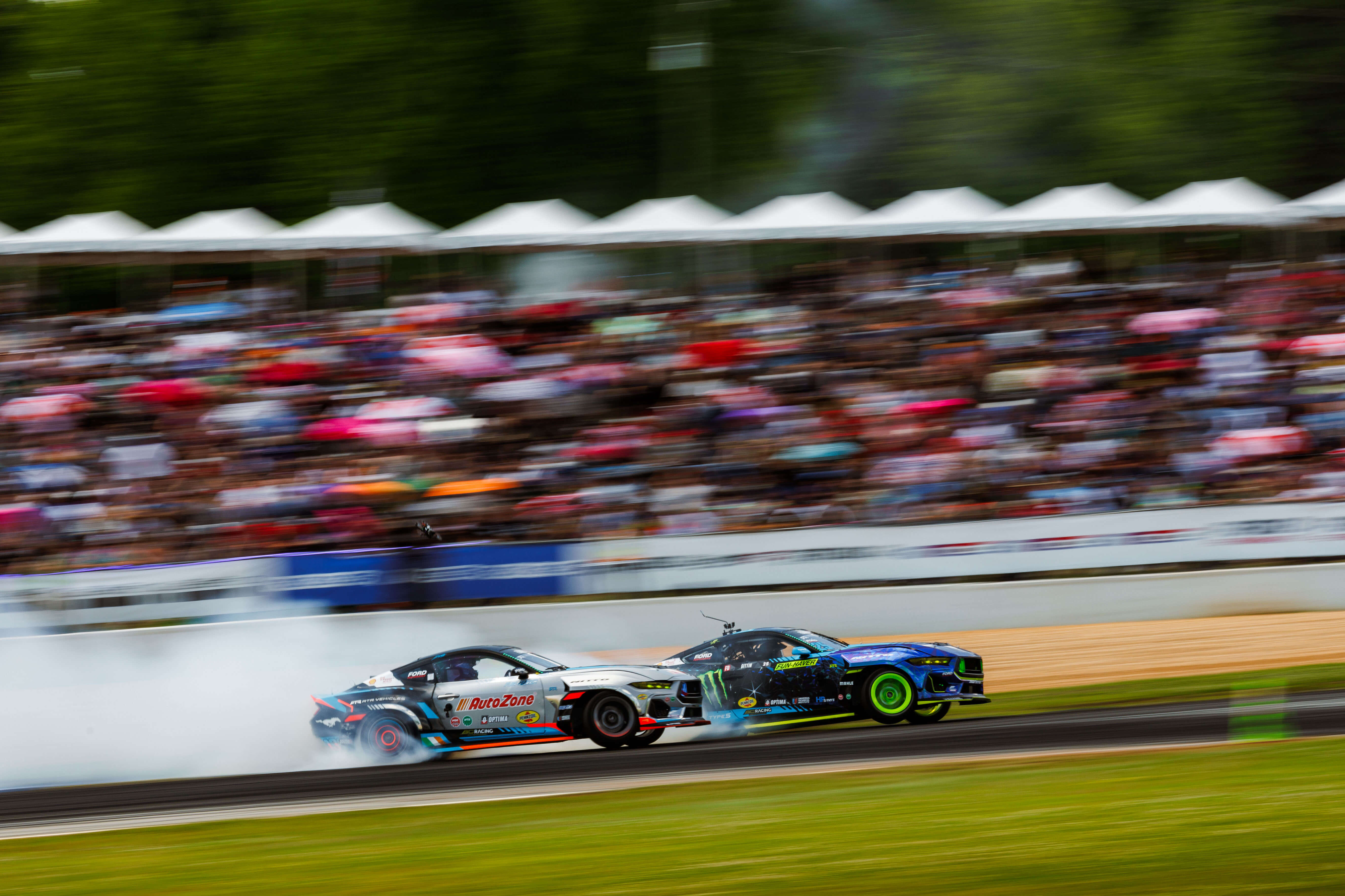 Vaughn Gittin Jr and James Deane battle it out in the Top 32 battle at Formula Drift Atlanta