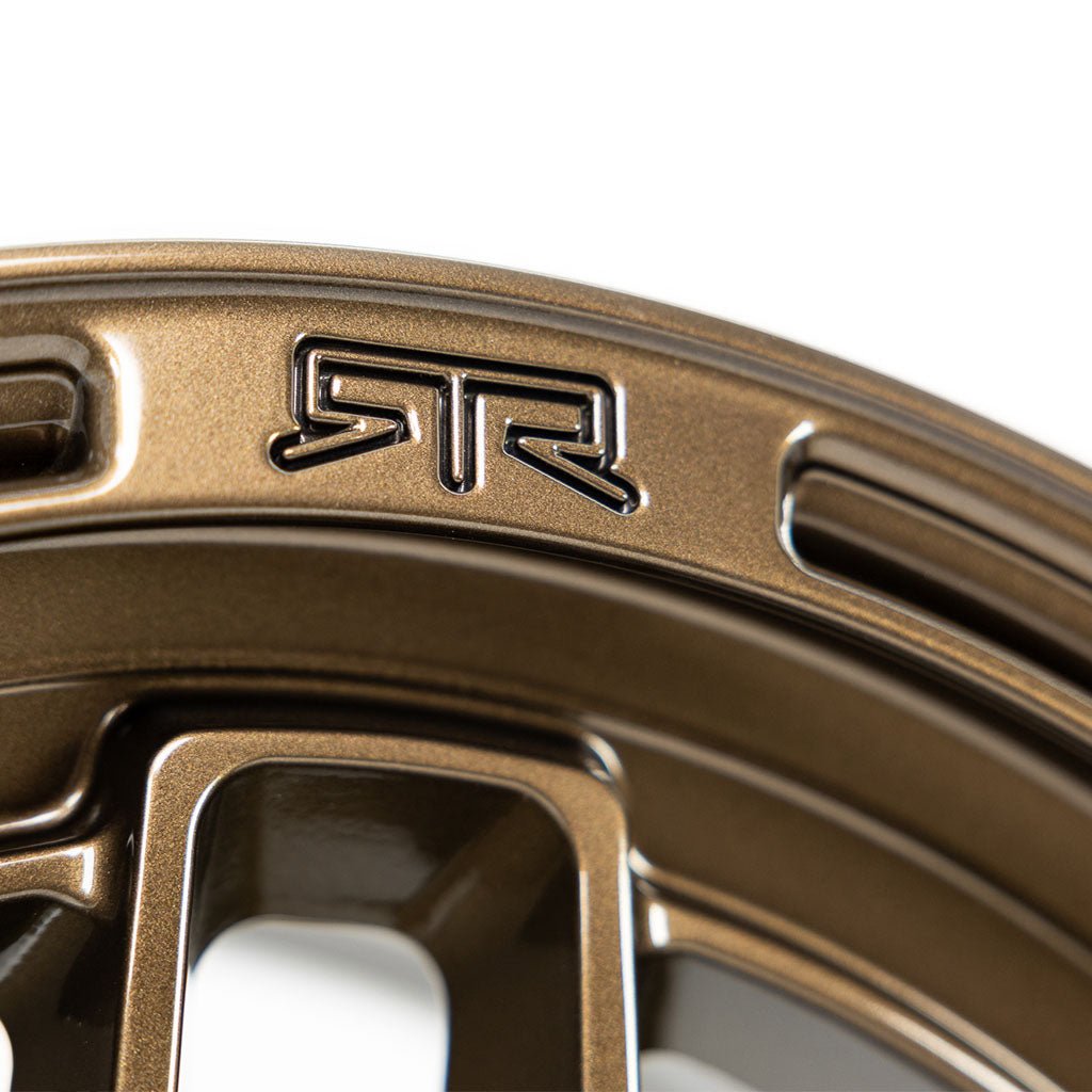 Detail of RTR Evo 6 Bronco Wheel in liquid bronze finish