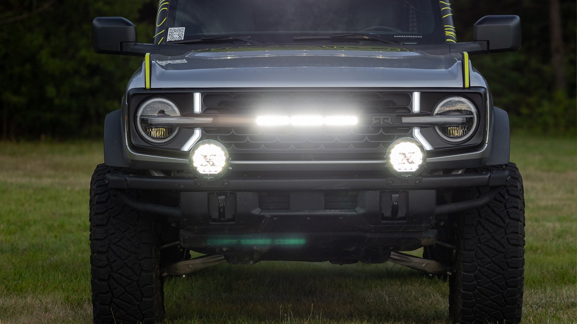 RTR Lightbar Grille w/ LED Lights (21+ Bronco w/o 360° Camera) - RTR Vehicles